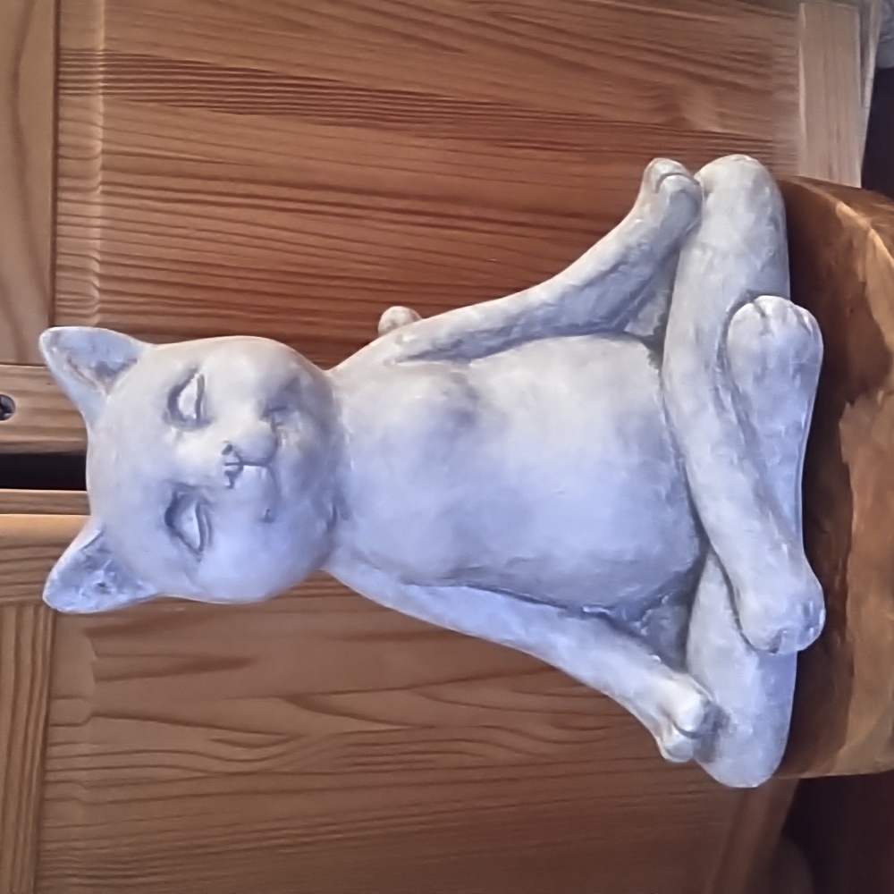 Home Decor- Meditating Cat Statue 12"x12"